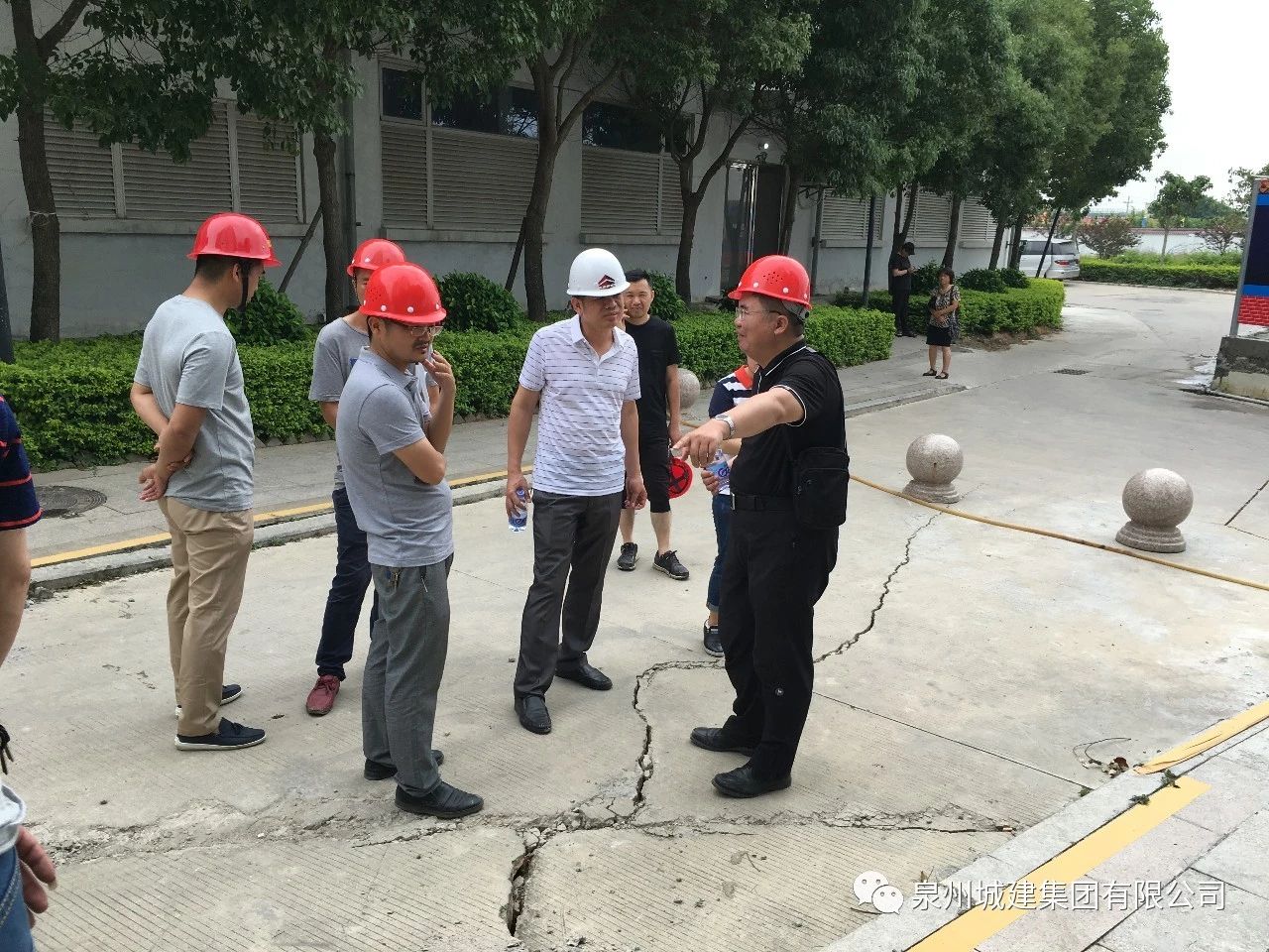 城建國投公司積極開展“創(chuàng)建文明城市宣傳月”工作3.jpg